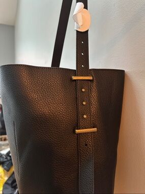 Gap Classic Black Vegan Leather Tote Bag - Sleek Everyday Carry
